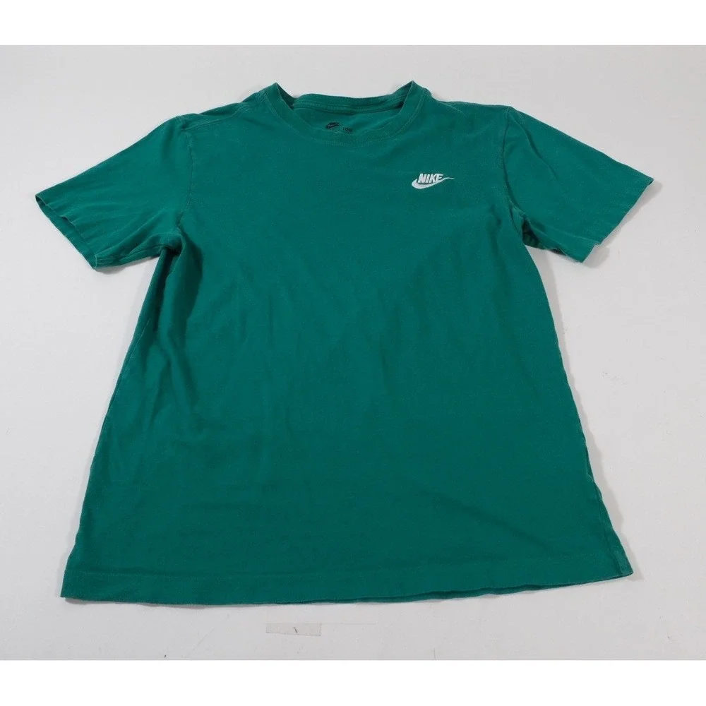 Nike T-Shirt Mens Small Green The Nike Tee Short Sleeve Embroidered Swoosh Logo